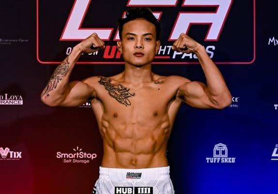 Hồ Tuấn An at an LFA weigh-in